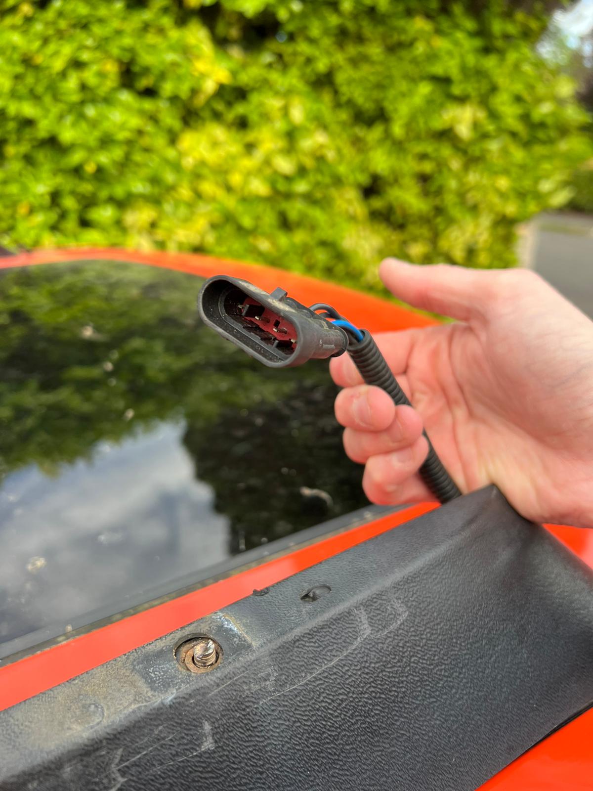 Image of wiring to Discovery G4 roof lights